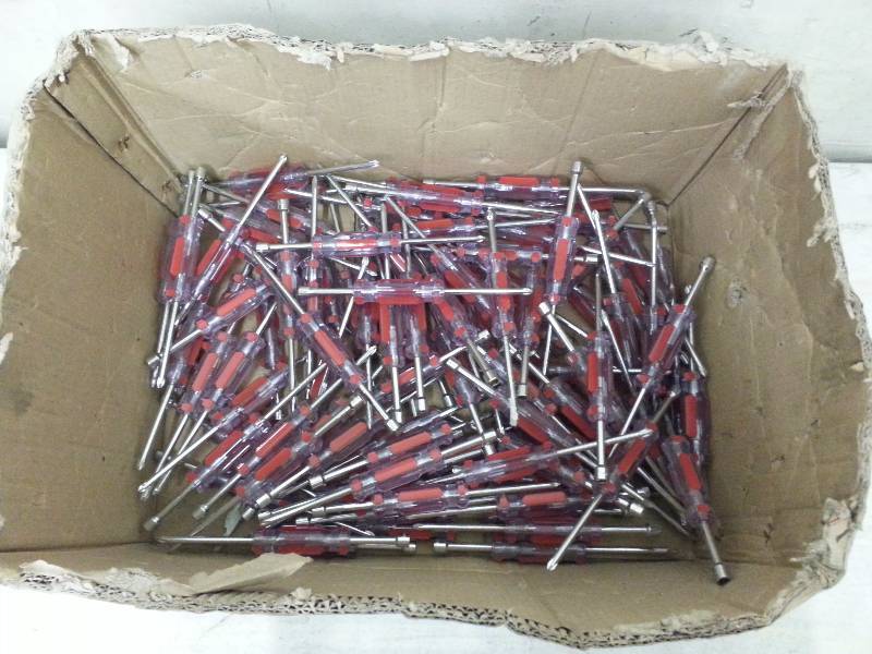 lot 44 image: Bulk Lot of Screwdrivers