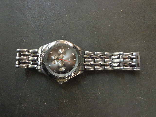 lot 25 image: Mens Lorus Watch