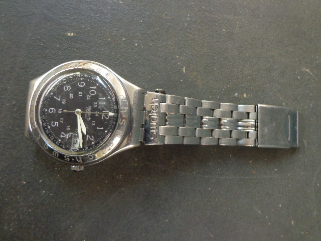 lot 27 image: Mens Swatch