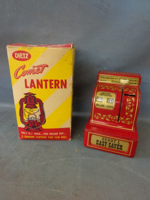lot 29 image: Lantern & Register Bank