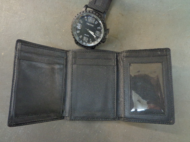 lot 13 image: Mens Titanium Quartz Watch