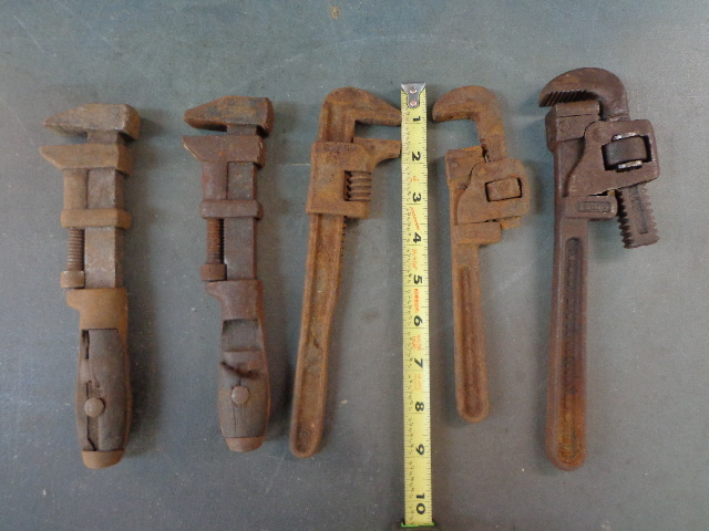 lot 32 image: Pipe Wrenches