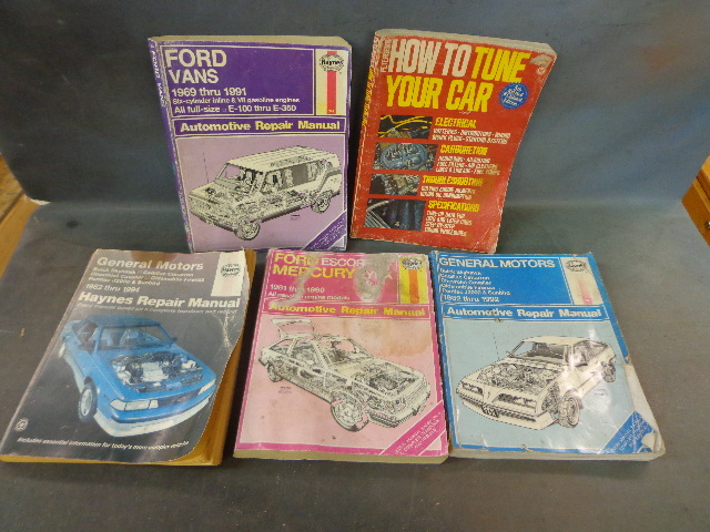 lot 34 image: Auto Repair Manuals