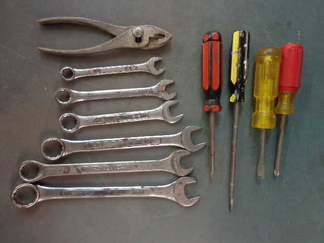 lot 37 image: Screw Drivers, Pliers & Wrenches