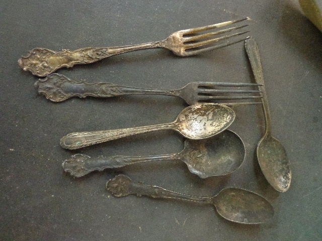 lot 38 image: Flat Ware, Belt, Carrying Bag & Machete Case