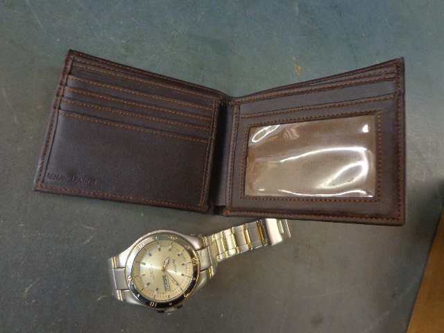 lot 42 image: Mens Watch & Wallet