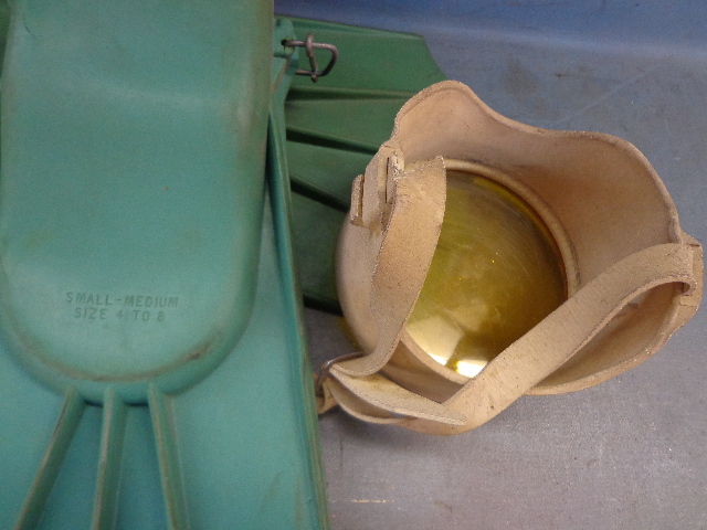 lot 52 image: Flippers & Mask