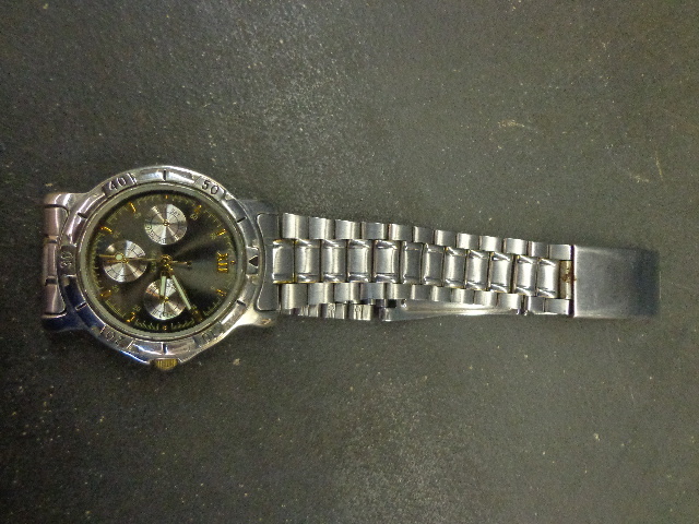 lot 54 image: Mens Quartz Watch