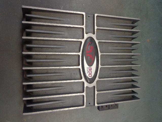 lot 61 image: Old School 900 Watt Punch 301M Amplifier