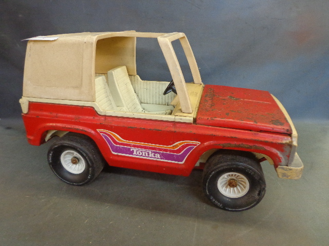 lot 69 image: Metal Tonka Jeep