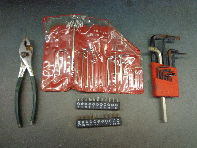 lot 77 image: Pliers & Hex Key Wrench Set