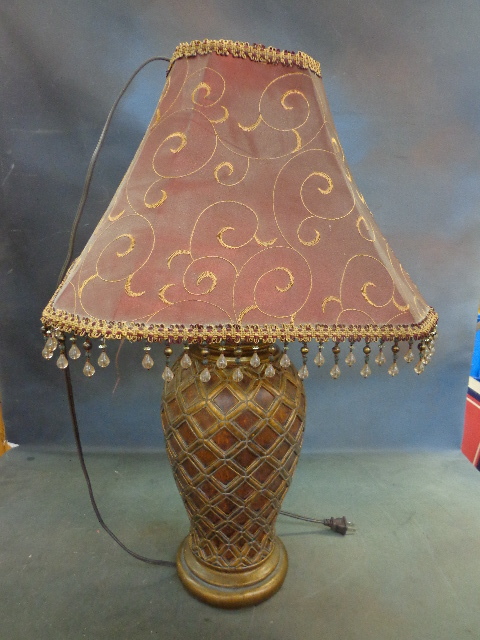 lot 79 image: 26 Lamp