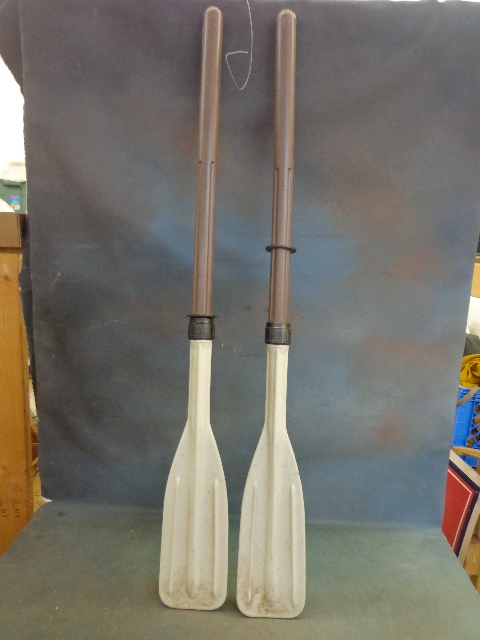 lot 91 image: Heavy Plastic Boat Oars