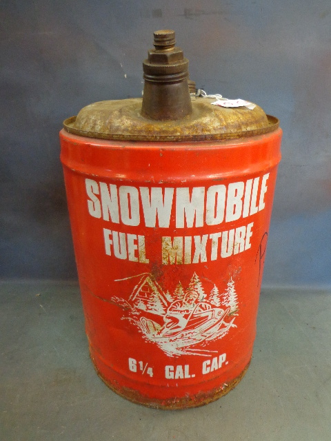 lot 100 image: Old Gas Can