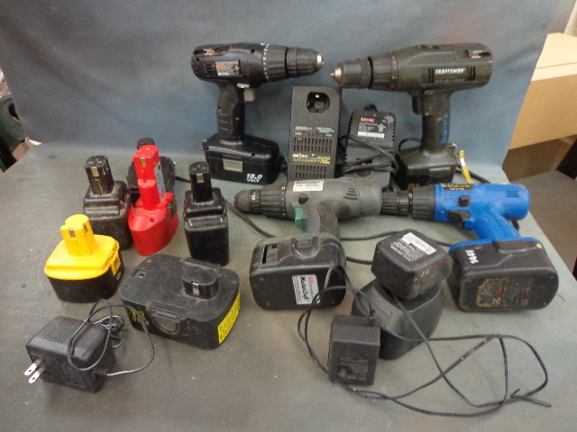 lot 125 image: Cordless Drills, Batteries & Chargers