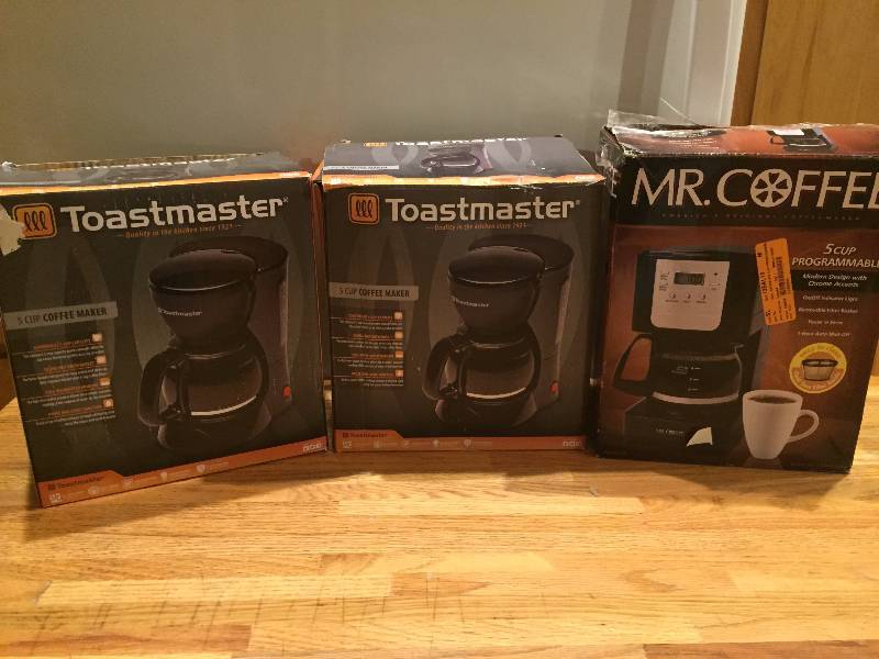 lot 25 image: Lot Of 5 cup coffee Pots
