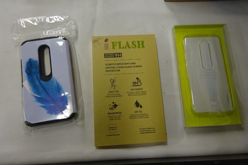 2 Phone cases and 1 screen protector Moto G3