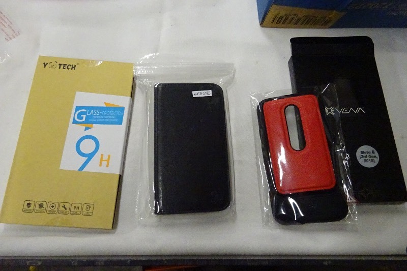 2 Phone cases and 1 screen protector Moto G3