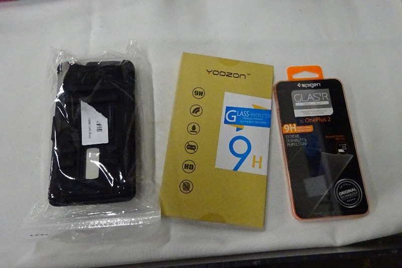 1 Phone case and 2 Screen protectors for One Plus Two