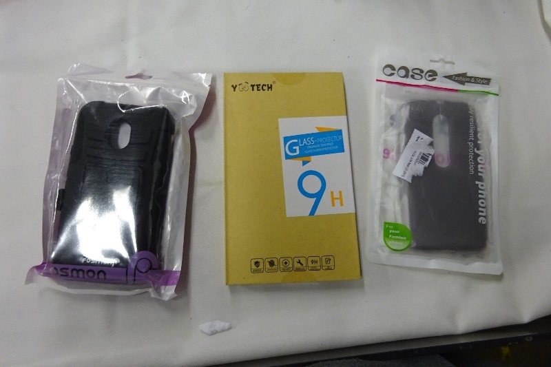 2 Phone cases and 1 screen protector for Moto G