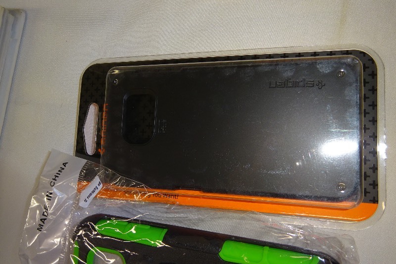 2 Phone cases and 2 Screen protectors for Galaxy S6