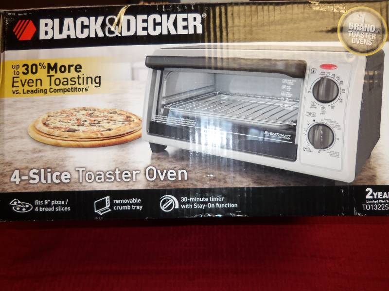 lot 52 image: Black and Decker 4-slice Toaster Oven
