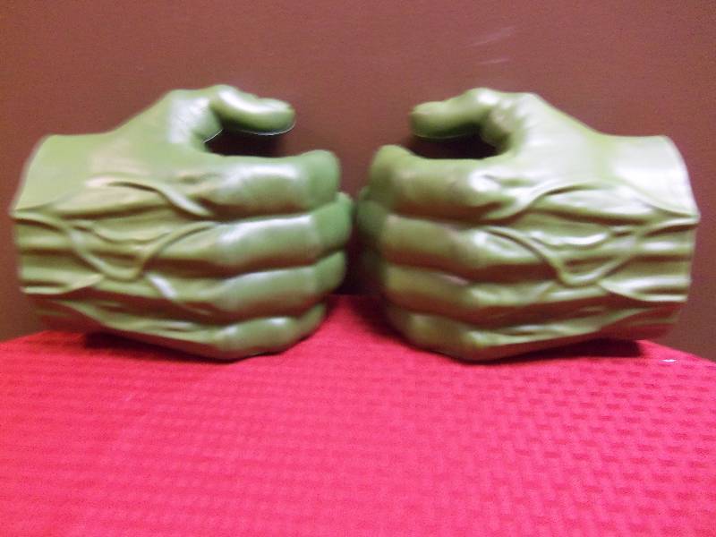 lot 67 image: Hulk Hands