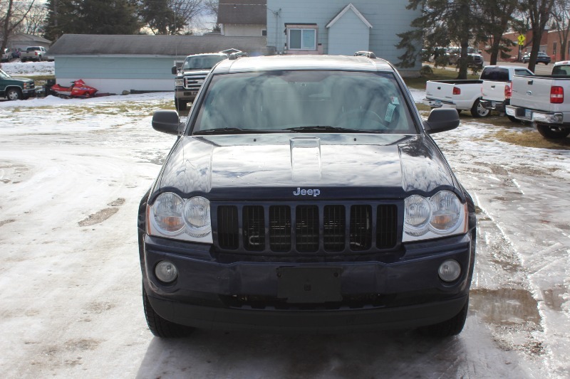 lot 5 image: 2005 Jeep Grand Cherokee Laredo - One Owner -