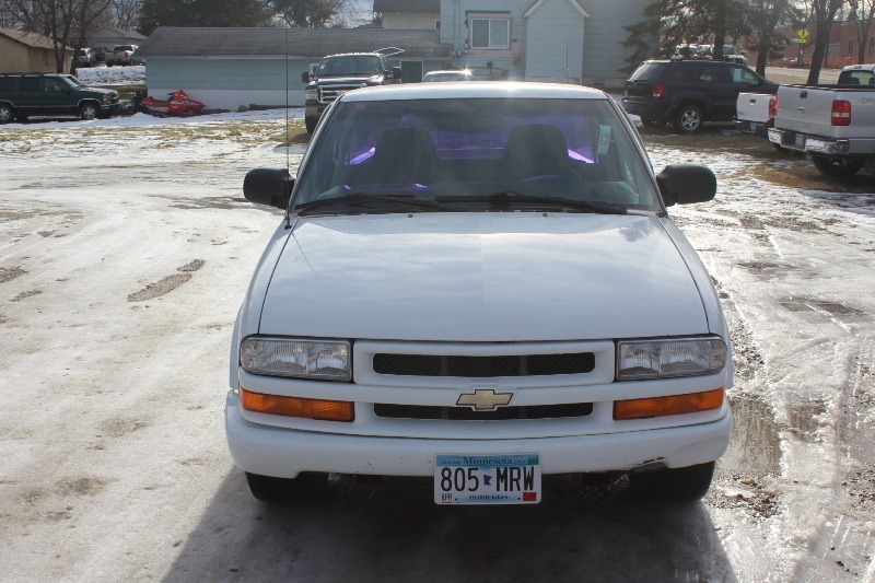 lot 4 image: 1999 Chevrolet S10 Xtreme 5 Speed Manual - One Owner -