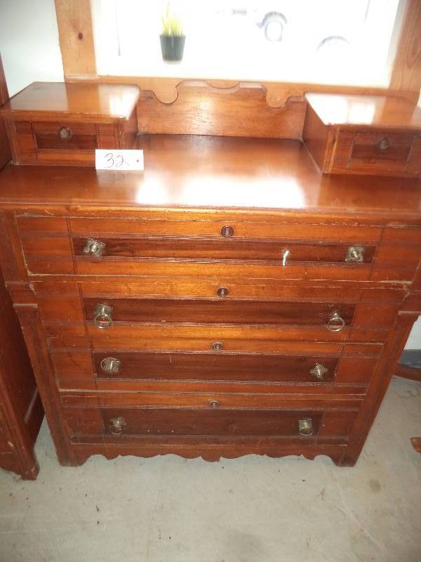 Gentlemans Dresser