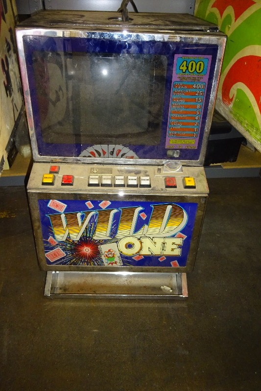 Wild One Poker 5 Coin .25 Coin in Coin Out Slot Machine