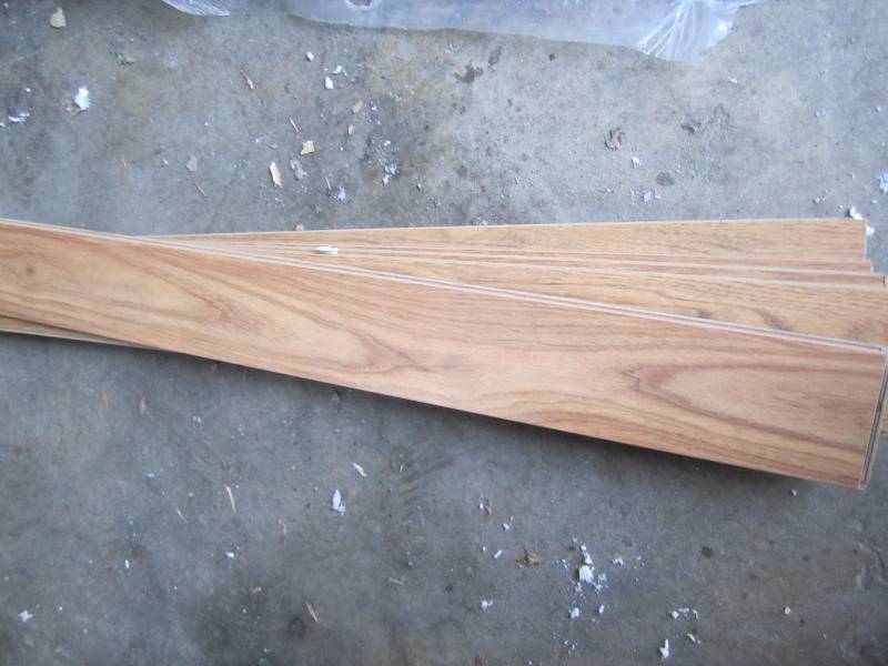 lot 108 image: 5 planks wood color pergo flooring ...