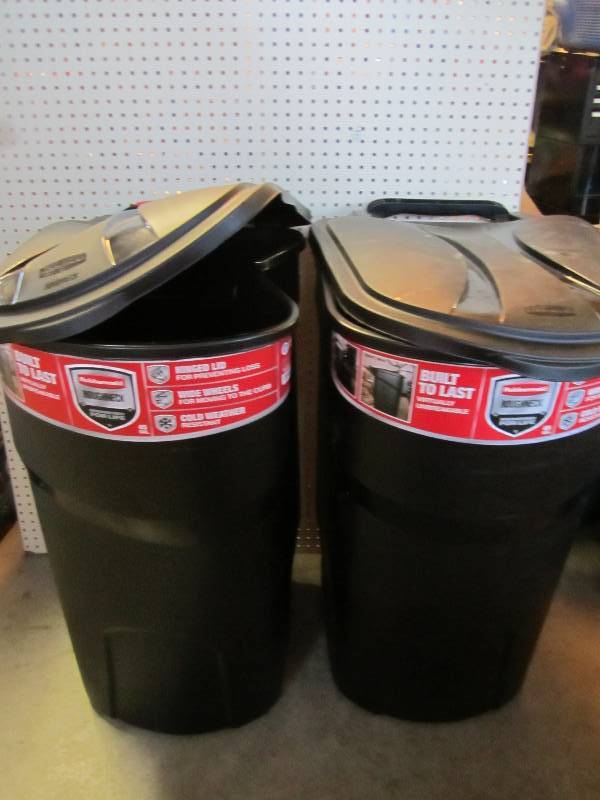lot 69 image: Lot of 2 Rubbermaid Model # FG5J812...