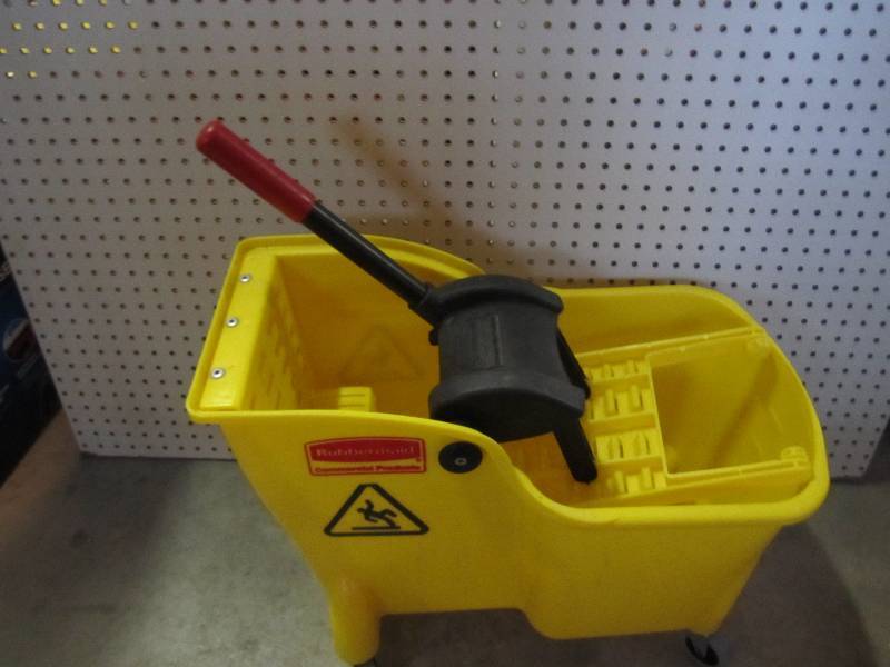 lot 74 image: Rubbermaid Commercial Products Mode...