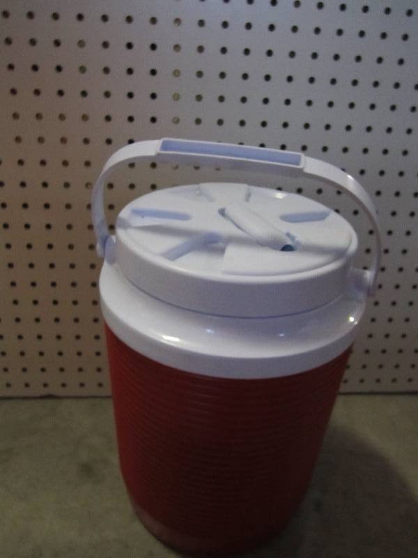 lot 76 image: Rubbermaid Model # FG153004MODRD  V...