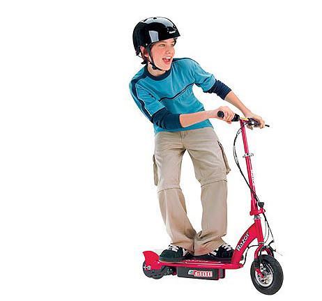 lot 65 image: Razor E100 12V Electric Scooter  Red