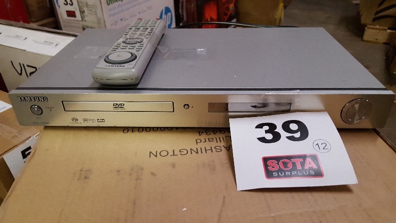 lot 39 image: SAMSUNG DVD Player Standard wRemote