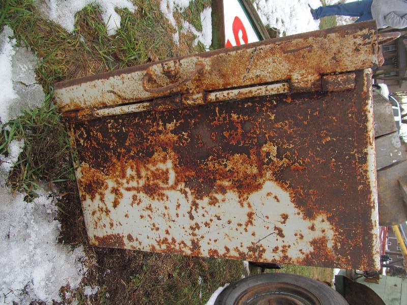 lot 10 image: rock box