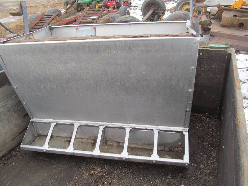 lot 11 image: feeder