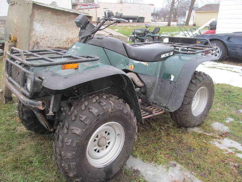 lot 16 image: Artic Cat 4 wheeler