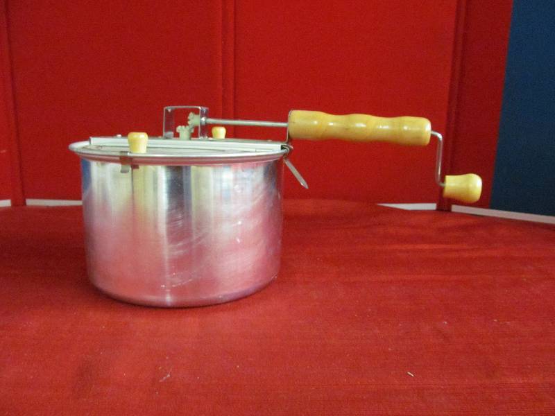 lot 57 image: popcorn popper