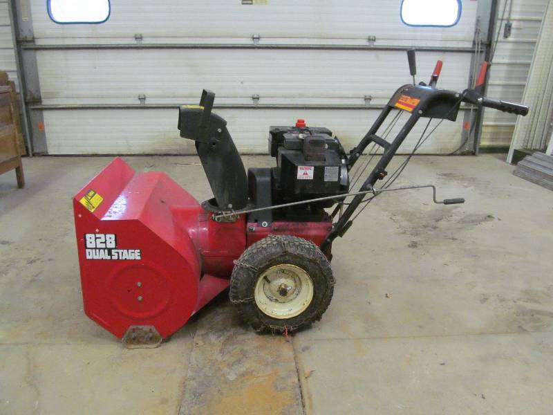lot 69 image: snow blower