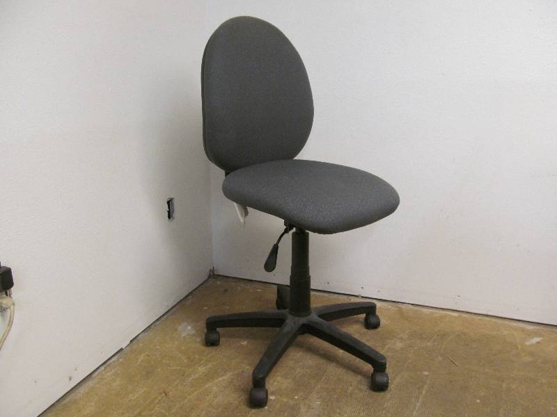 lot 72 image: office chair