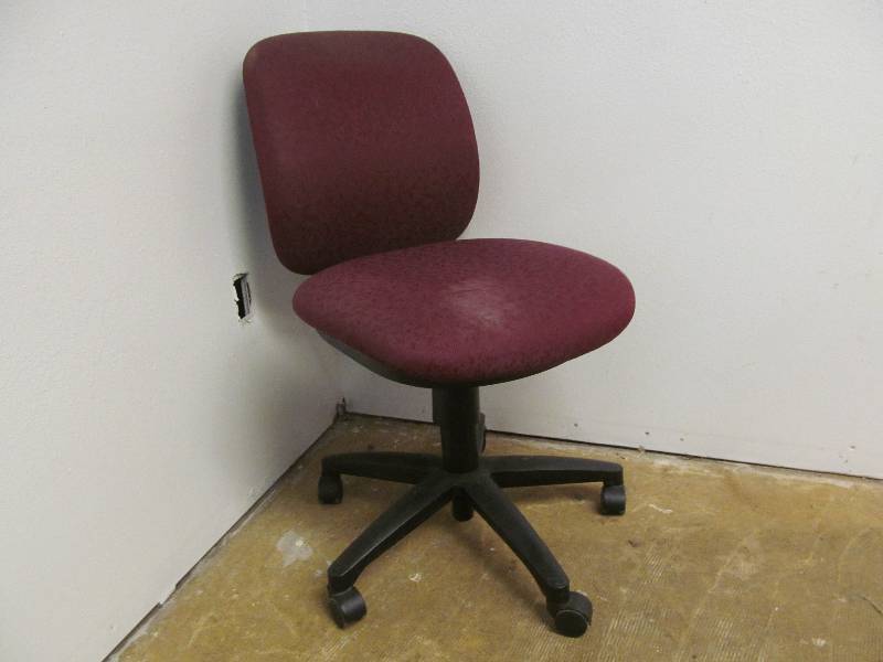 lot 74 image: office chair