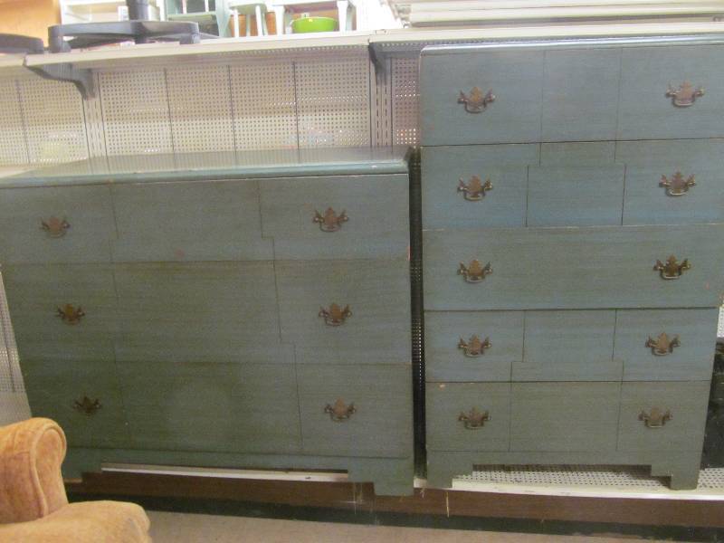 lot 80 image: dresser