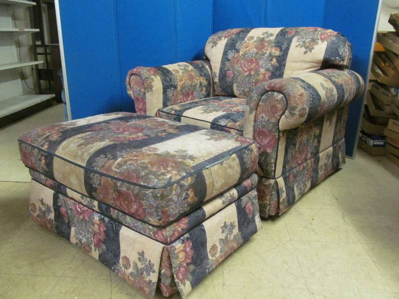 lot 85 image: chair