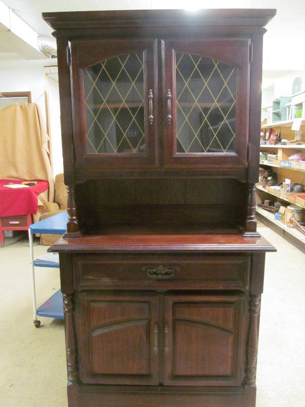 lot 87 image: Hutch
