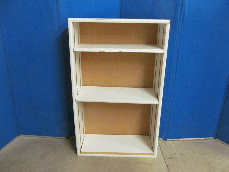 lot 89 image: shelf