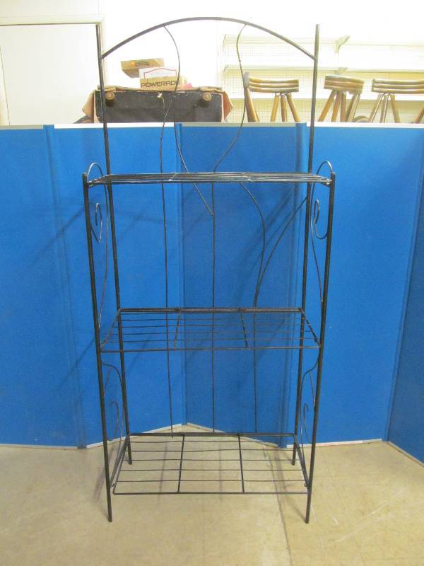 lot 91 image: bakers rack