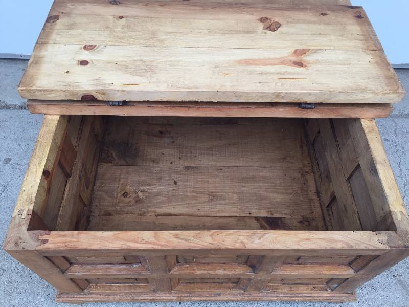 COFFEE TABLE WITH STORAGE